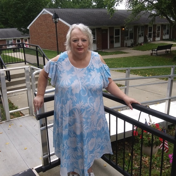 Meet your Posher, Sharon - Picture 2 of 2